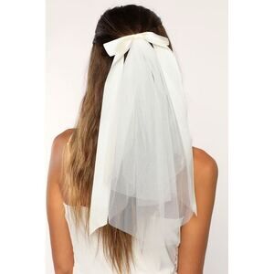 Lulus Aisle Style Ivory Satin Bow Hair Clip Mini Veil White NWOT